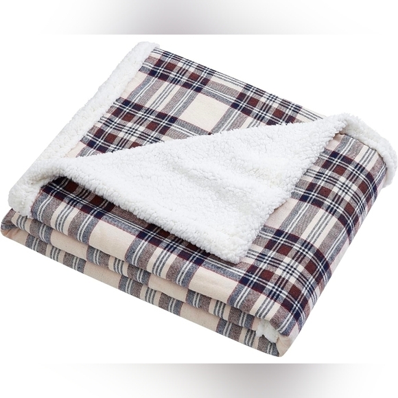 Eddie Bauer Other - Eddie Bauer Sherpa & Brushed Fleece Edgewood Plaid Khaki Blanket. 50" x 60" New!